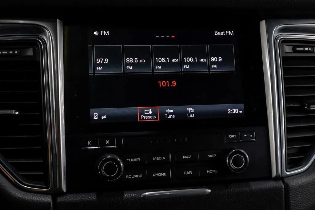 Used 2017 Porsche Macan S AWD/4WD image 34