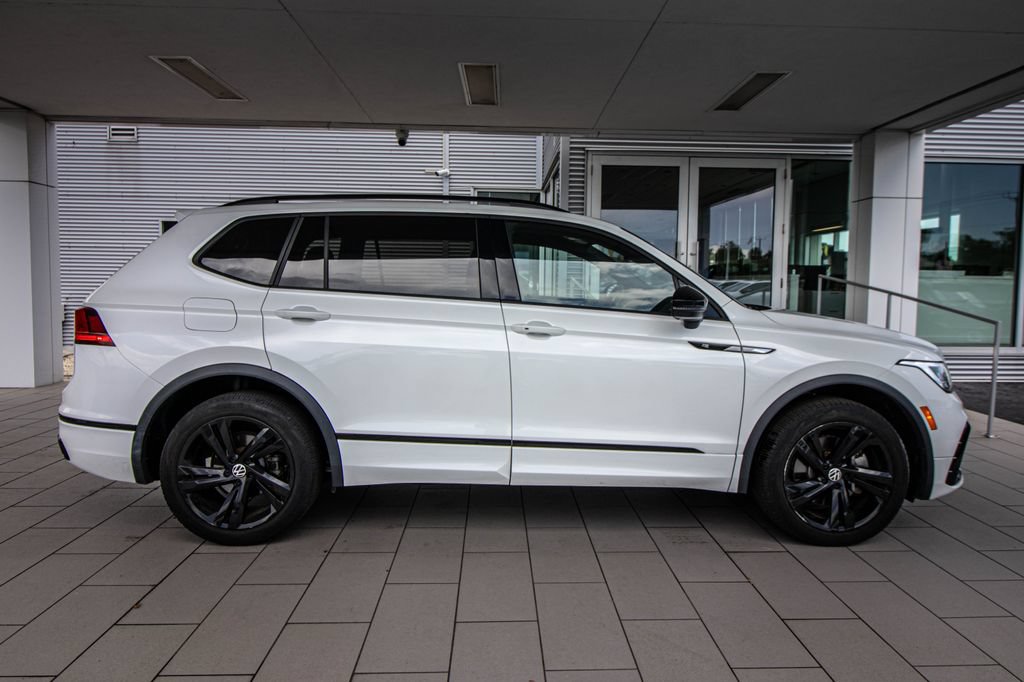 Certified 2023 Volkswagen Tiguan SE R-Line FWD image 3