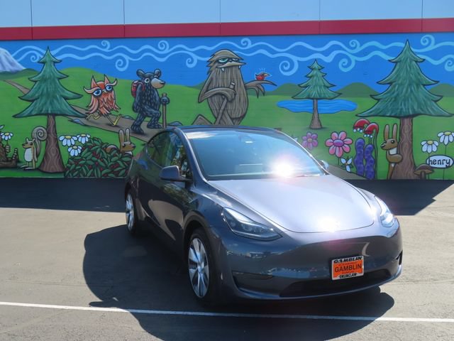 Used 2023 Tesla Model Y Long Range AWD/4WD image 31