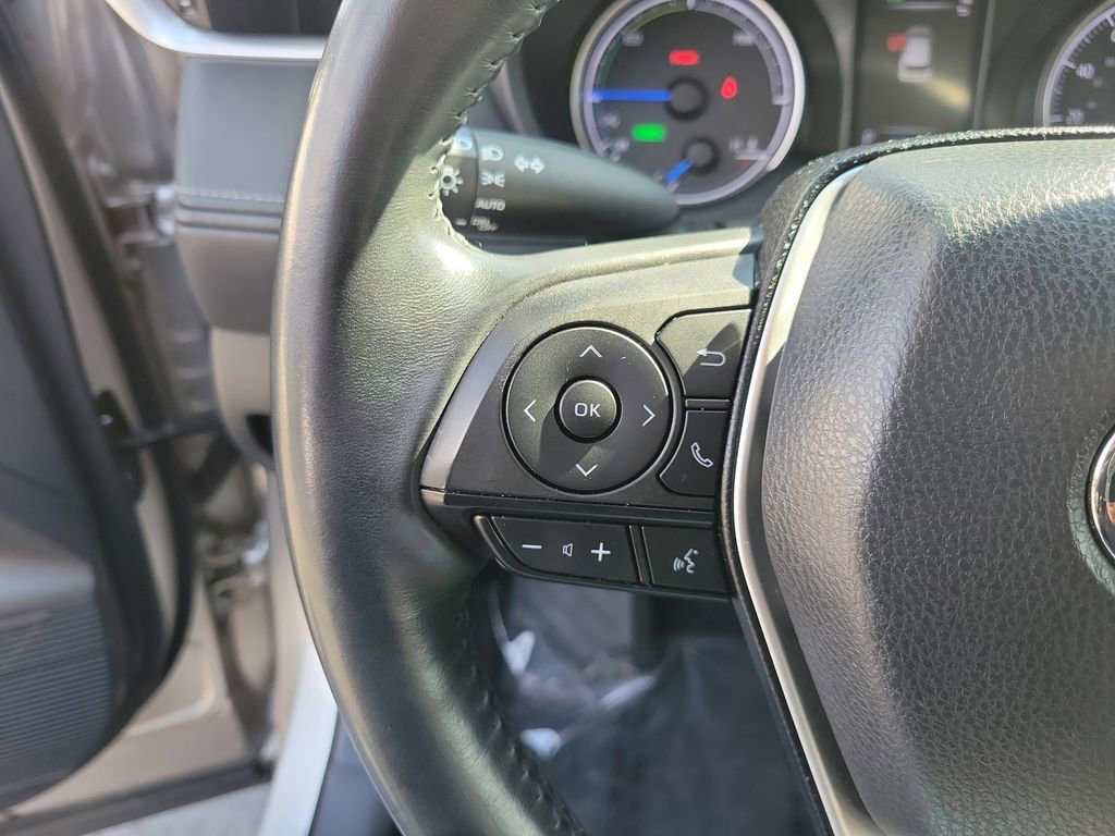 Used 2021 Toyota Venza LE image 25