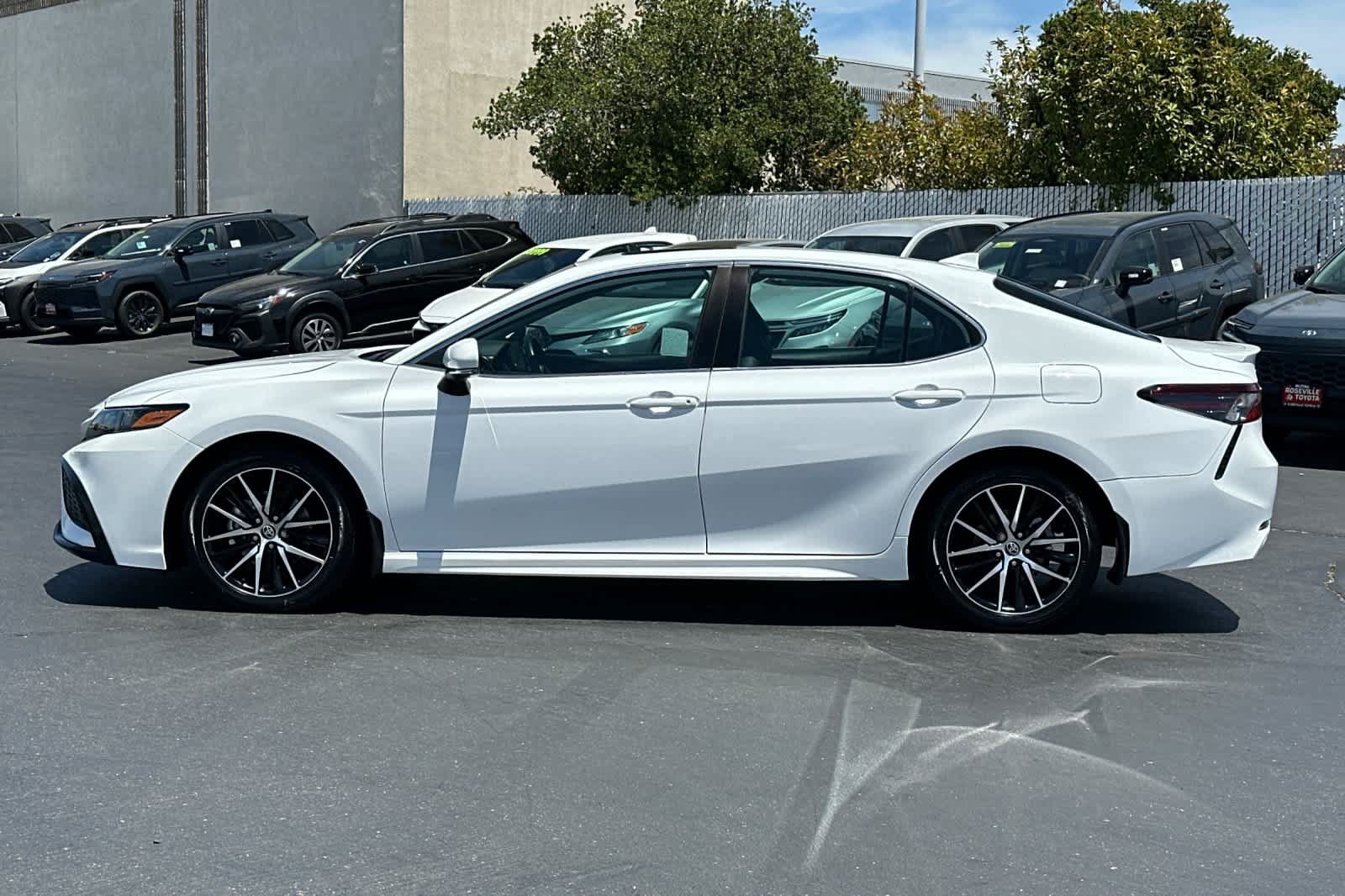 Used 2023 Toyota Camry SE w/ Audio Upgrade Package FWD image 9