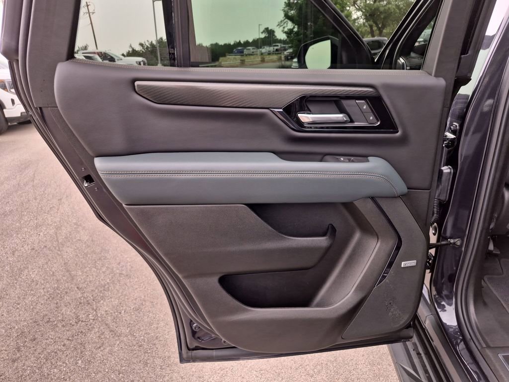 Certified 2025 GMC Yukon AT4 w/ Premium Trailering Package AWD/4WD image 33