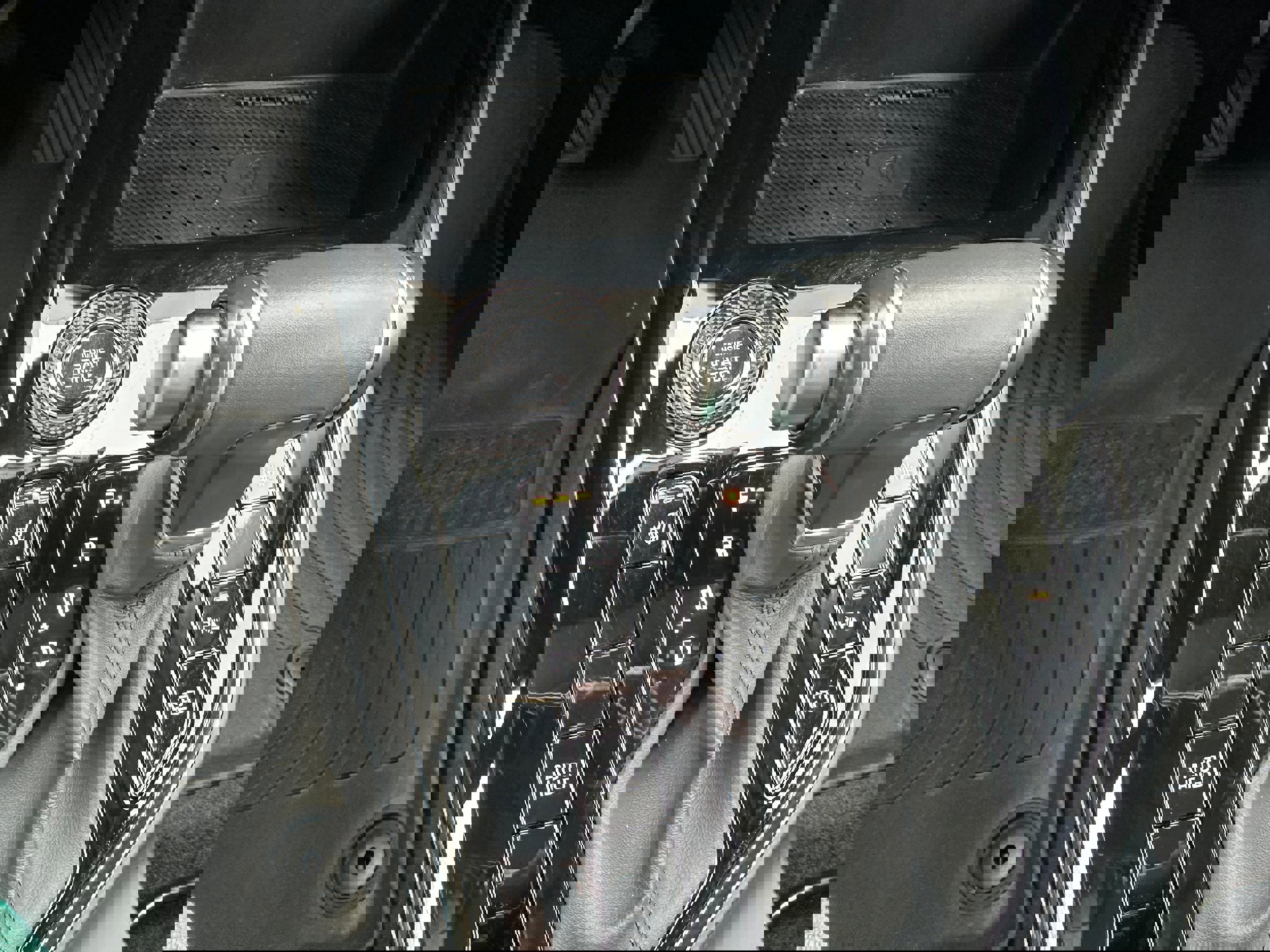 Used 2025 Kia Niro EX image 33