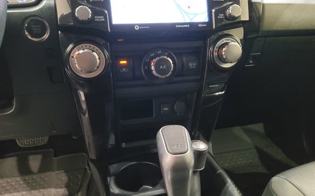 Used 2020 Toyota 4Runner TRD Off-Road Premium w/ Moonroof Package AWD/4WD image 32