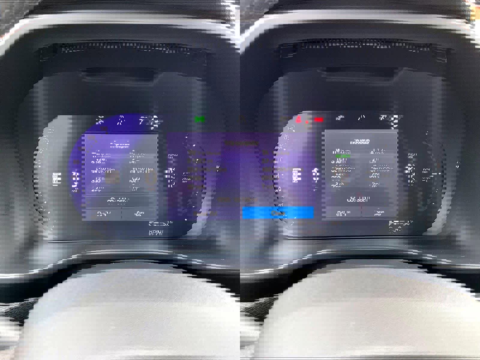 Used 2023 Volvo XC40 Recharge Plus image 23