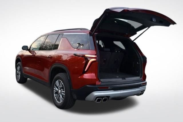 Used 2025 Chevrolet Traverse LT image 8