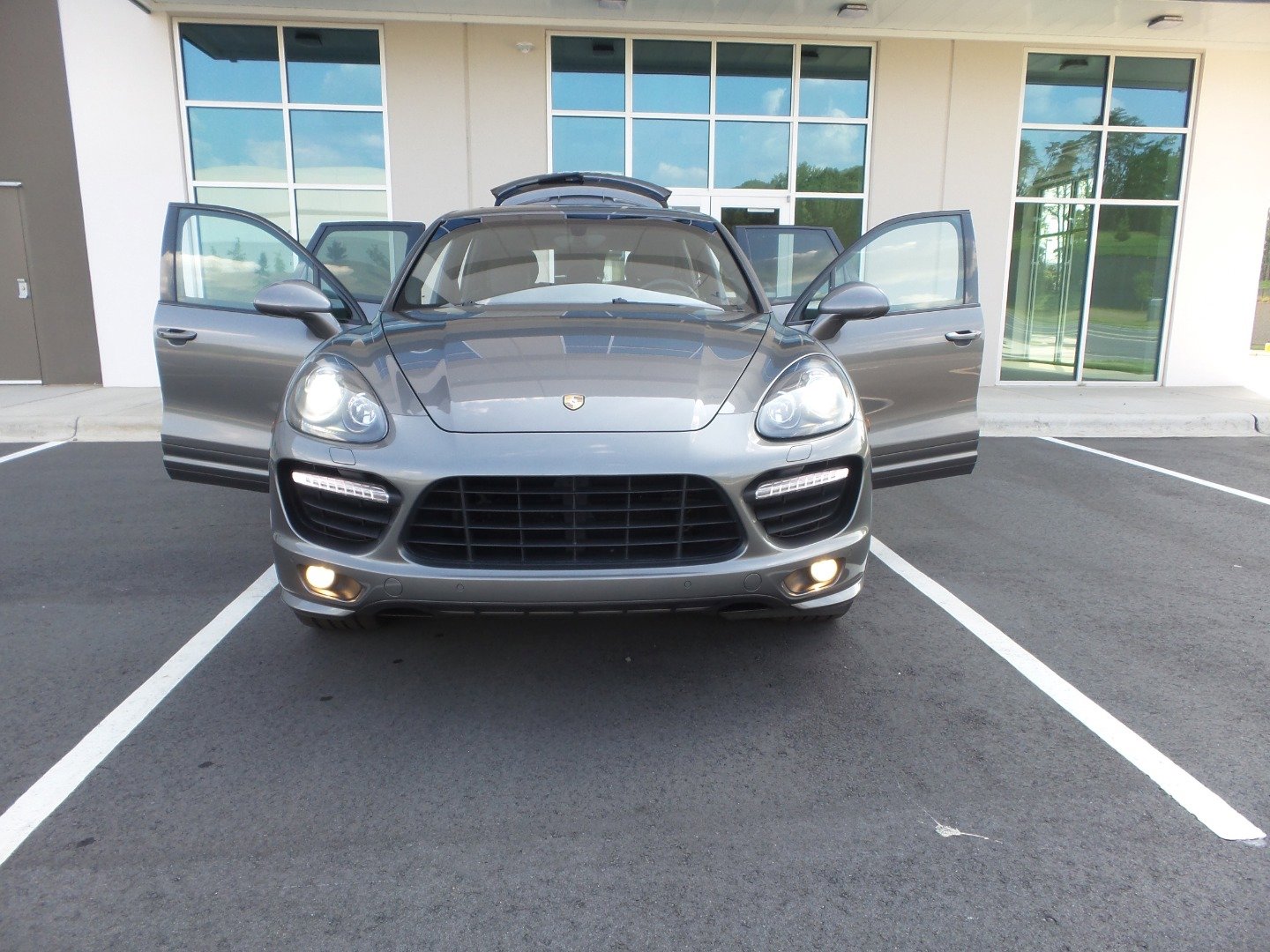 Used 2013 Porsche Cayenne GTS image 78