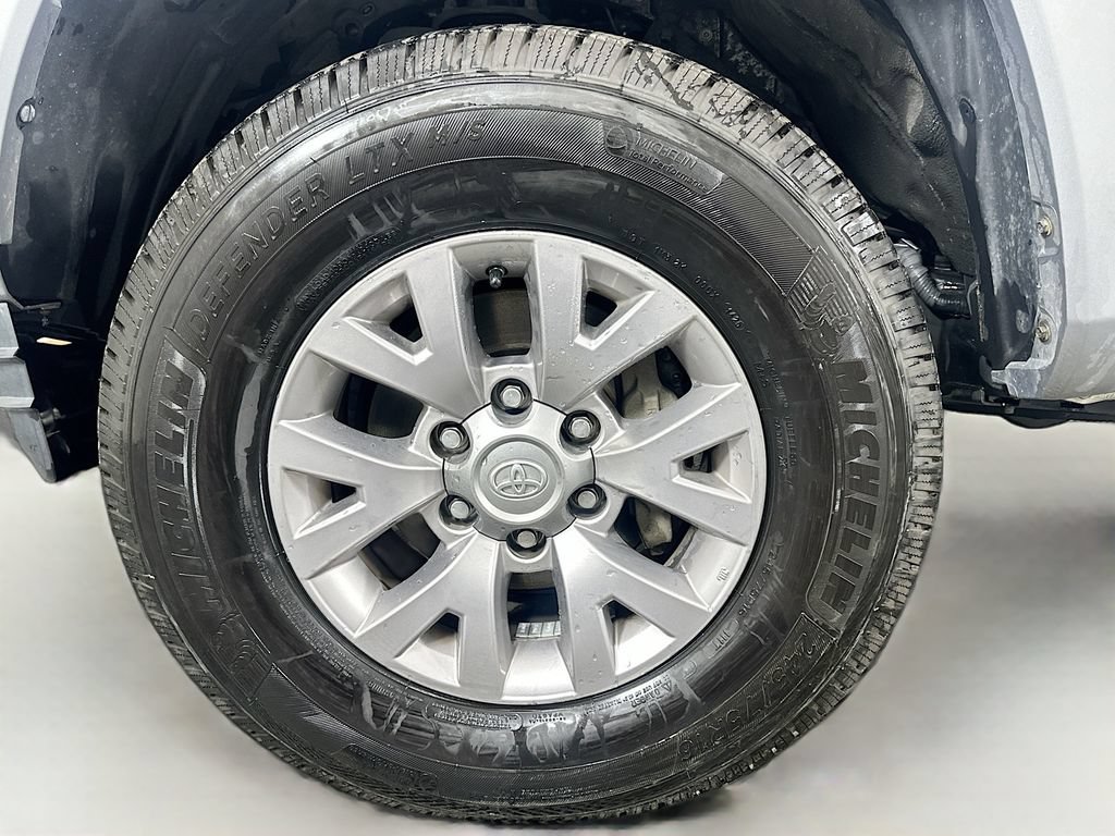 Used 2017 Toyota Tacoma SR5 w/ Tow Package RWD image 29