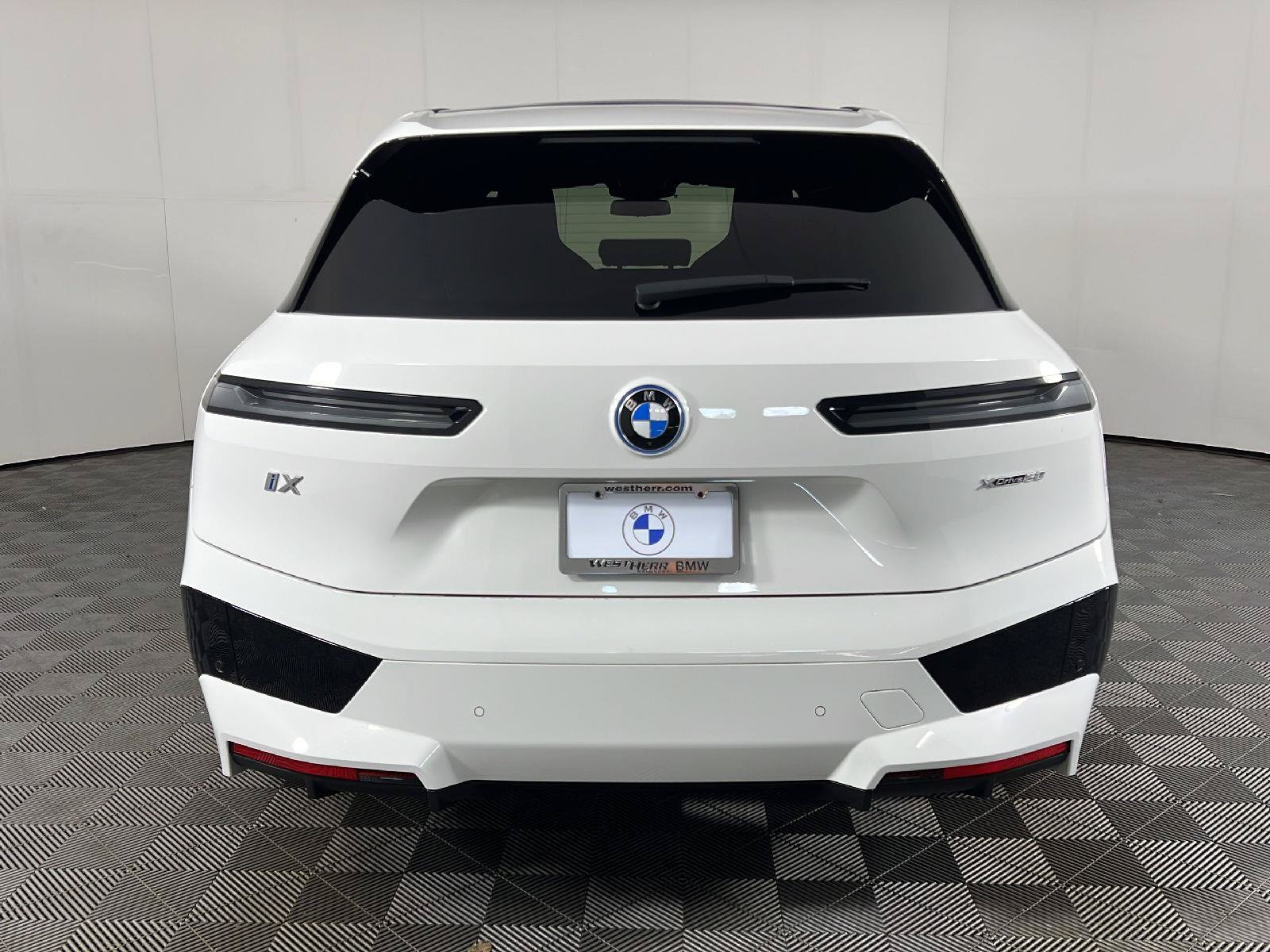 Used 2024 BMW iX xDrive50 w/ Premium Package AWD/4WD image 29