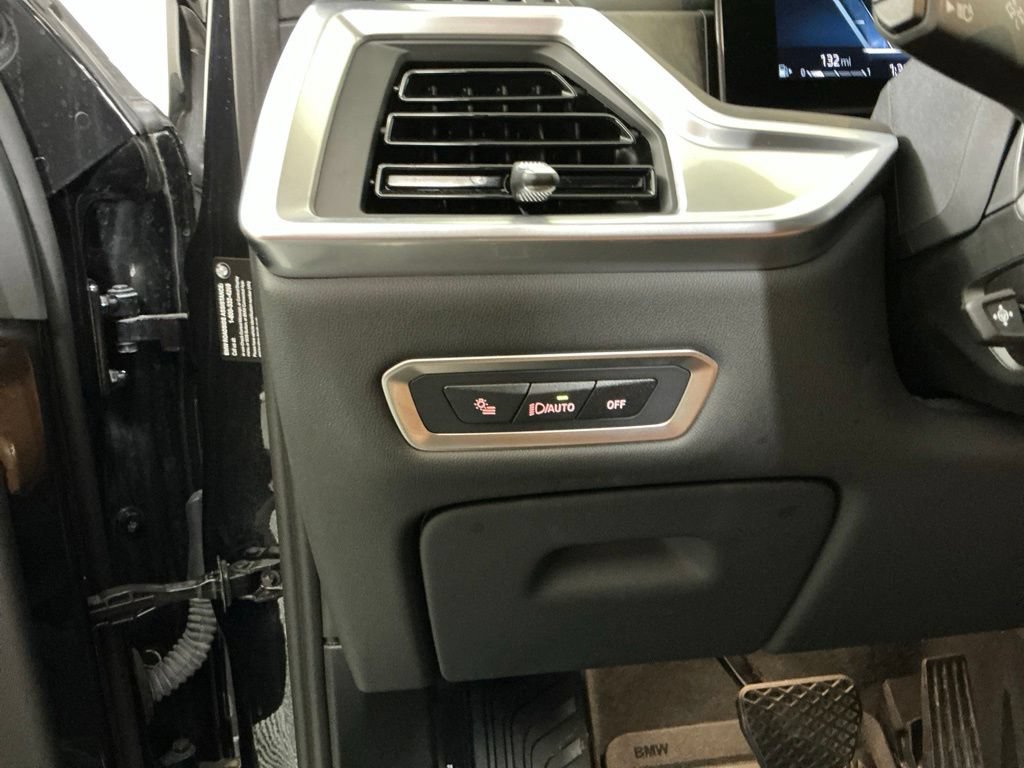 Certified 2024 BMW X7 xDrive40i w/ Premium Package AWD/4WD image 17