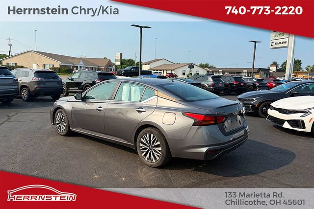 Used 2024 Nissan Altima 2.5 SV FWD image 5