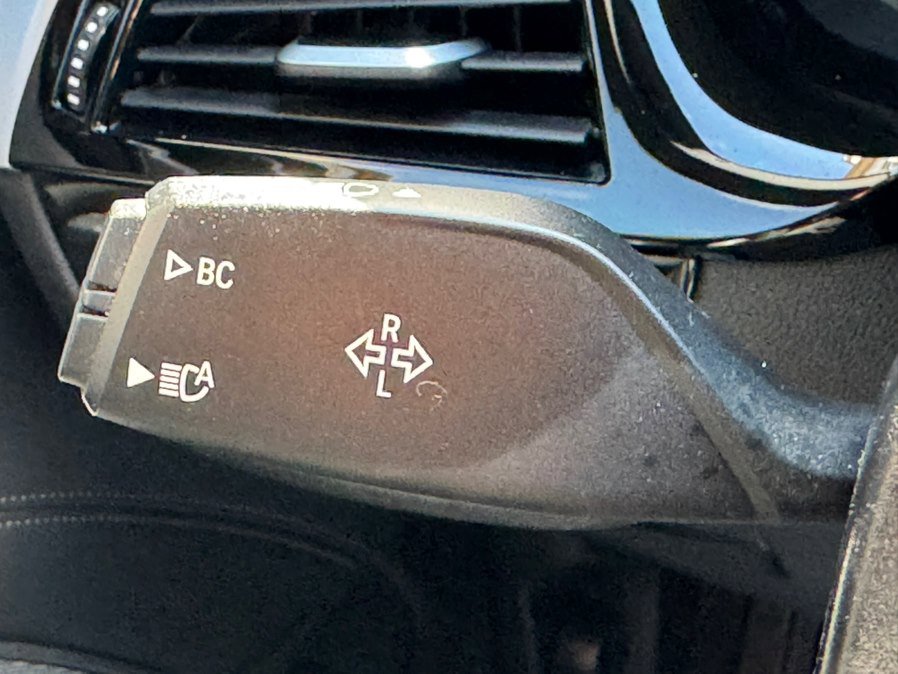 Used 2022 BMW 530i xDrive w/ Premium Package image 17