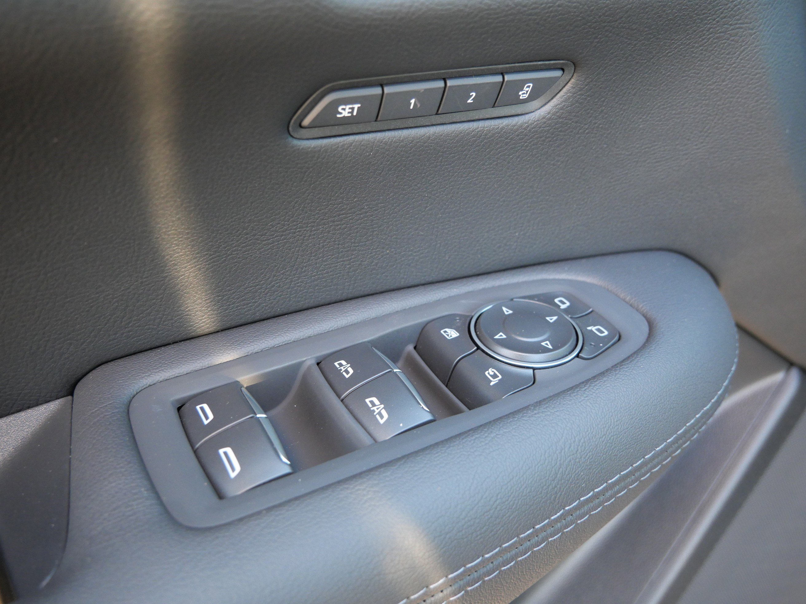 Used 2025 Cadillac XT5 Premium Luxury w/ LPO, Floor Liner Package image 17