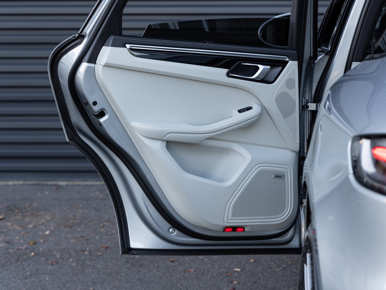 Used 2023 Porsche Macan S image 25