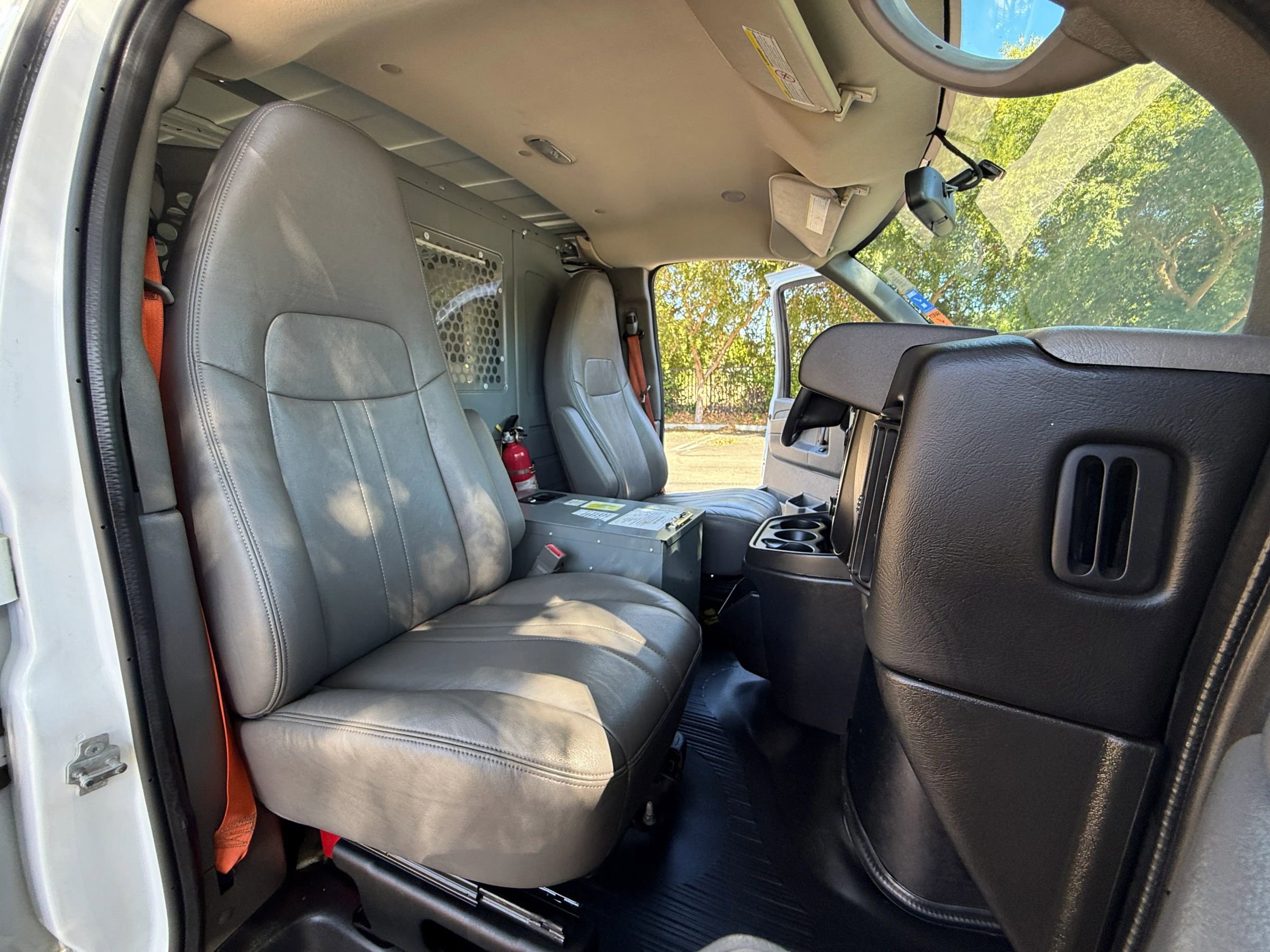 Used 2015 Chevrolet Express 2500 image 17