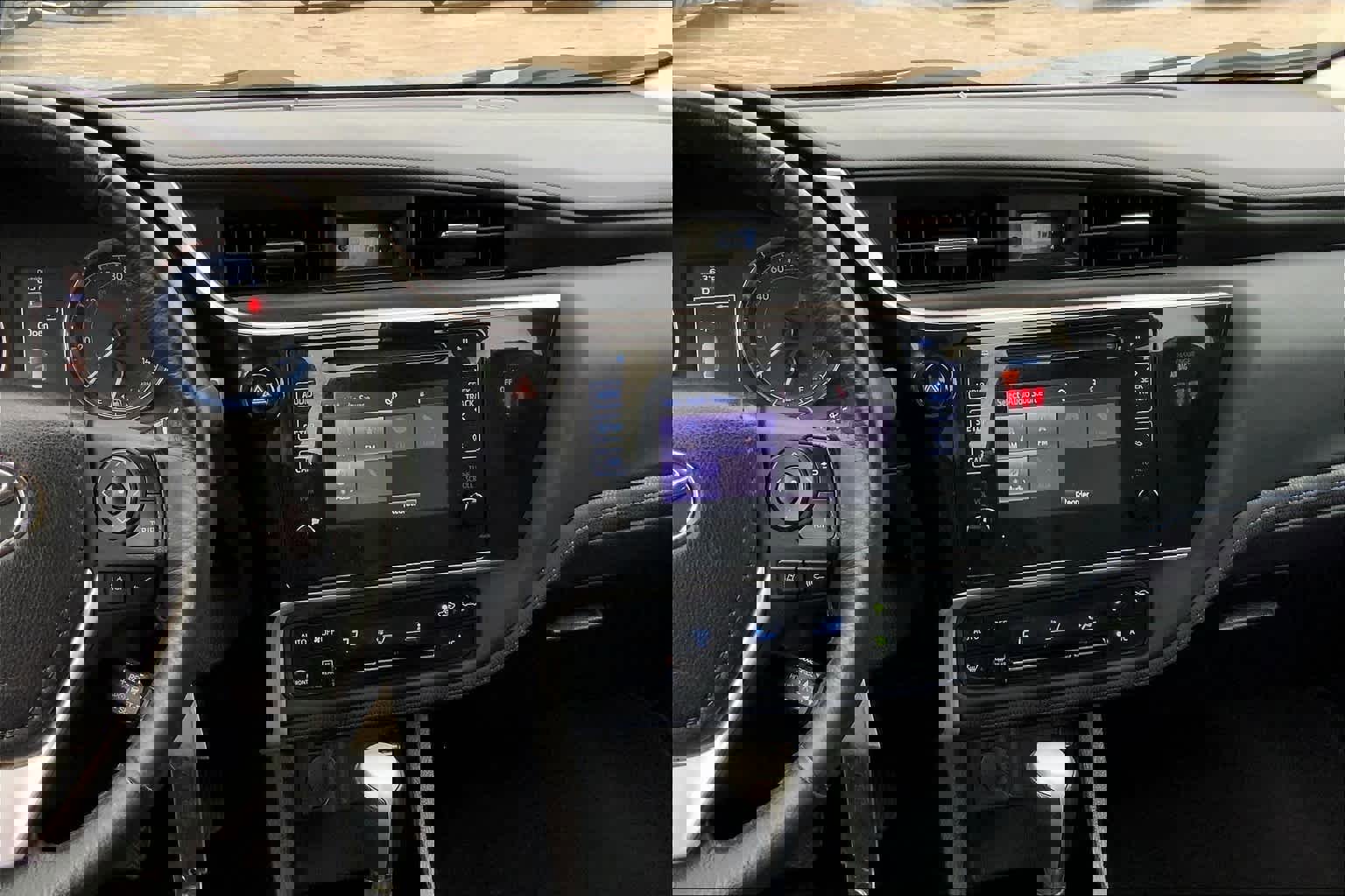 Used 2018 Toyota Corolla SE FWD image 7