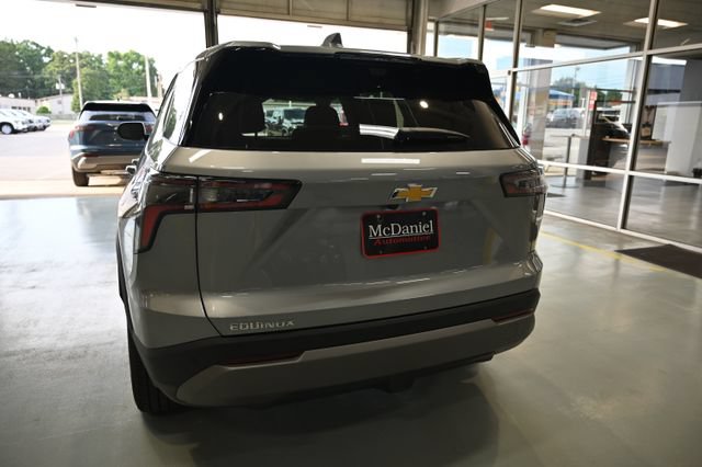 New 2027 Chevrolet Equinox LT w/ Convenience Package II FWD image 5