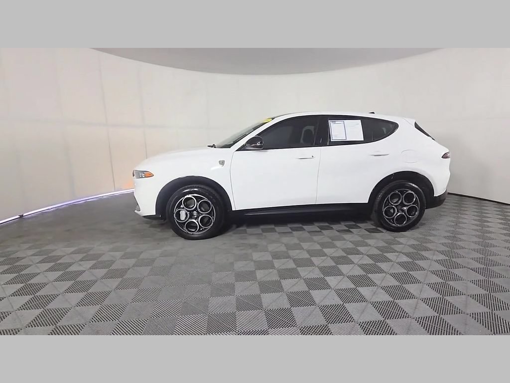 Used 2025 Alfa Romeo Tonale w/ Premium Package AWD/4WD image 48
