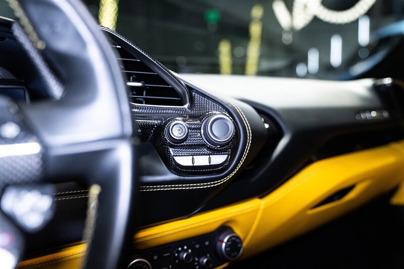 Used 2016 Ferrari 488 GTB RWD image 33