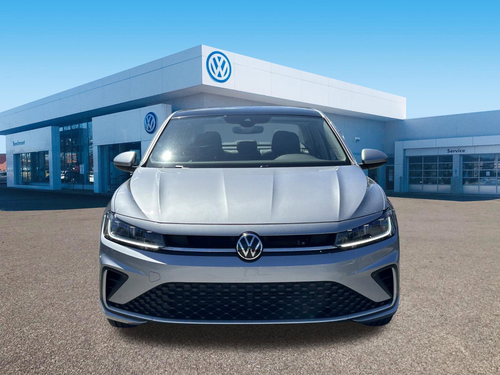 Used 2025 Volkswagen Jetta SE image 2