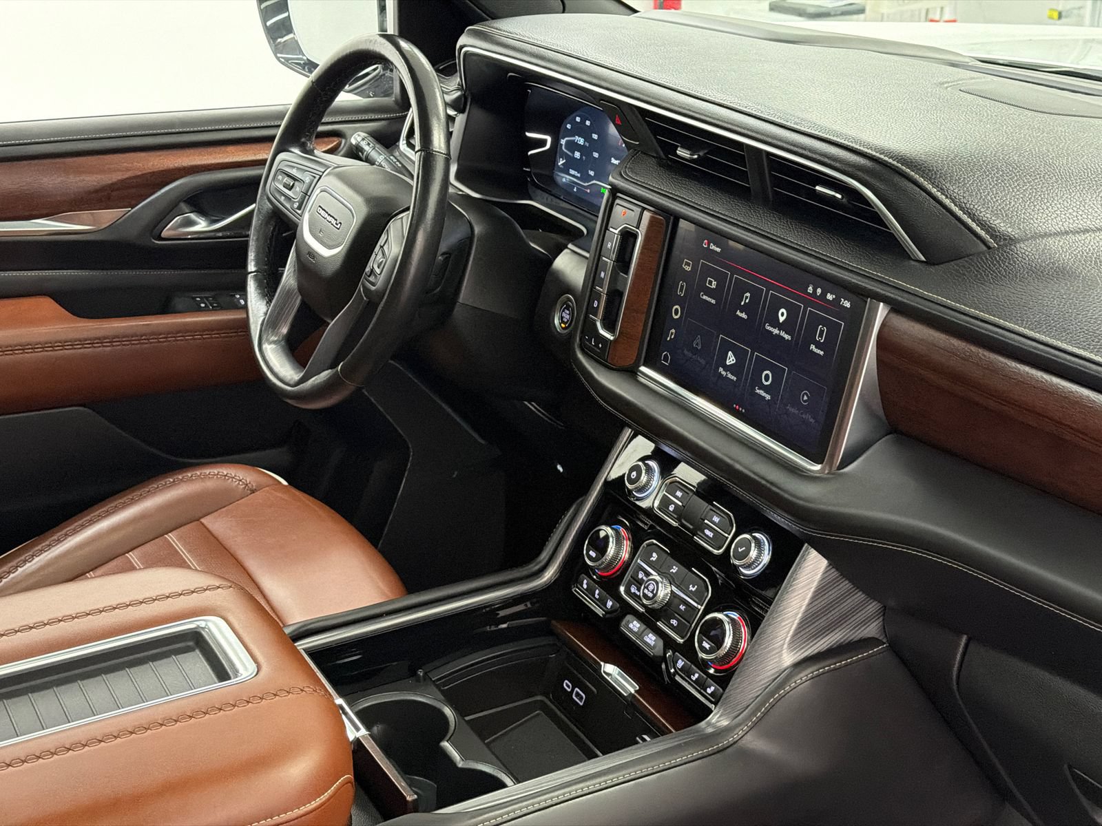 Used 2023 GMC Yukon XL Denali Ultimate AWD/4WD image 13