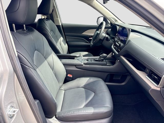 Used 2024 Toyota Grand Highlander Limited image 15