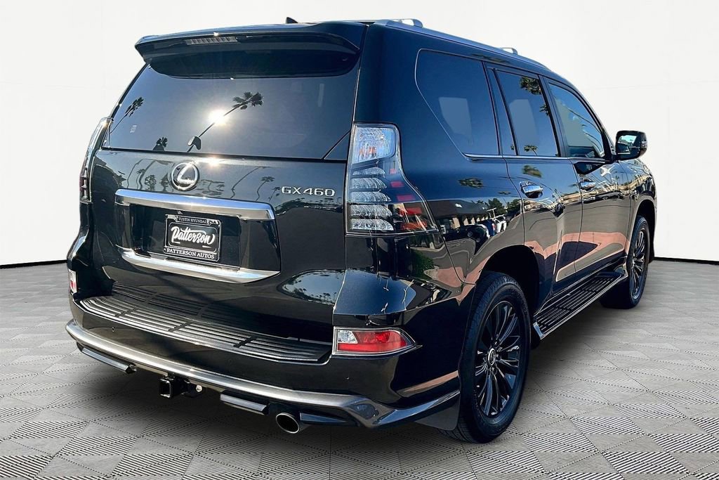 Used 2023 Lexus GX 460 Premium w/ Accessory Package image 2