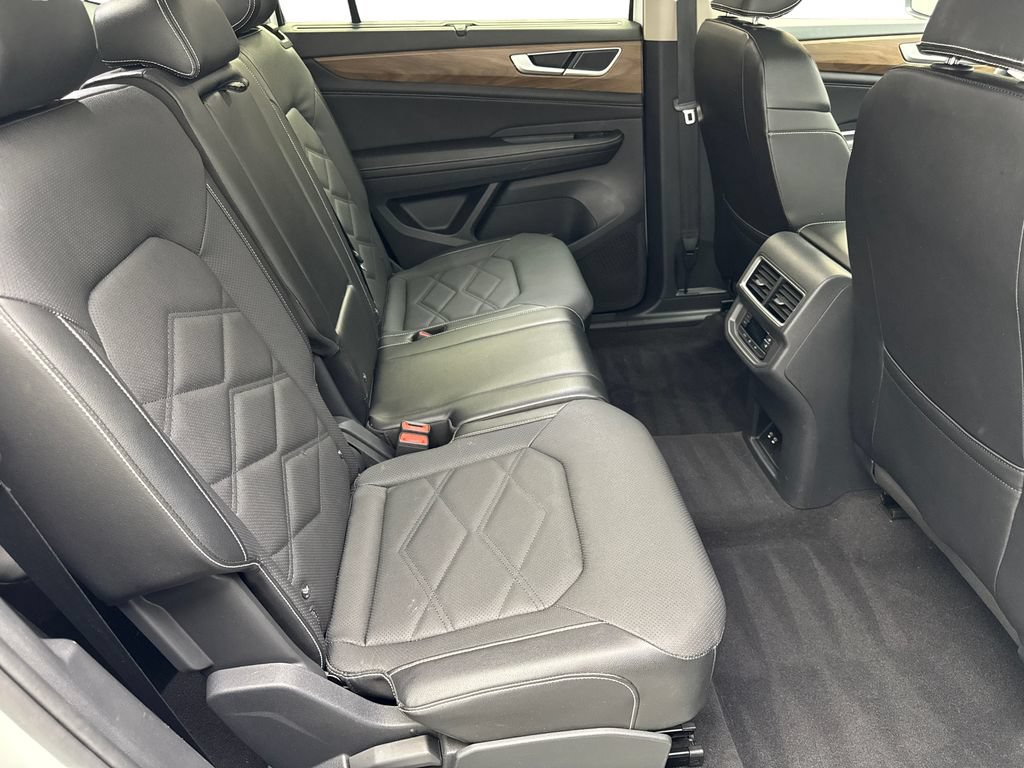 Used 2024 Volkswagen Atlas SE w/ Panoramic Sunroof Package FWD image 43