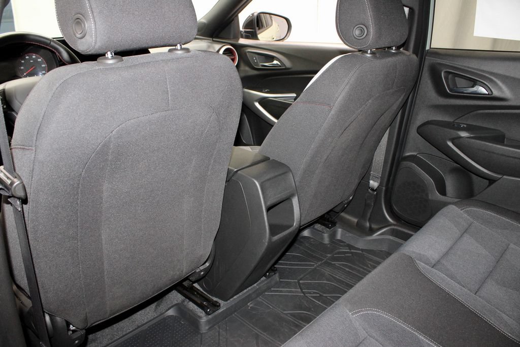 Used 2024 Chevrolet Trax RS w/ Driver Confidence Package FWD image 21