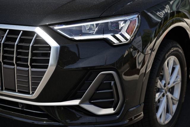 Certified 2025 Audi Q3 2.0T Premium w/ Convenience Package AWD/4WD image 12