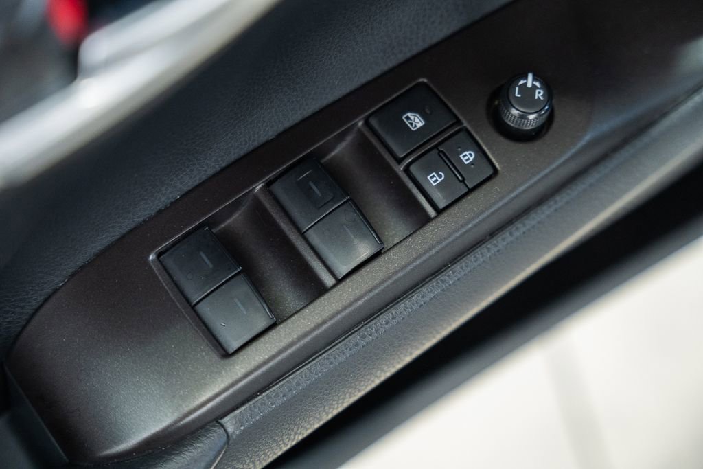 Used 2024 Toyota Camry SE image 33