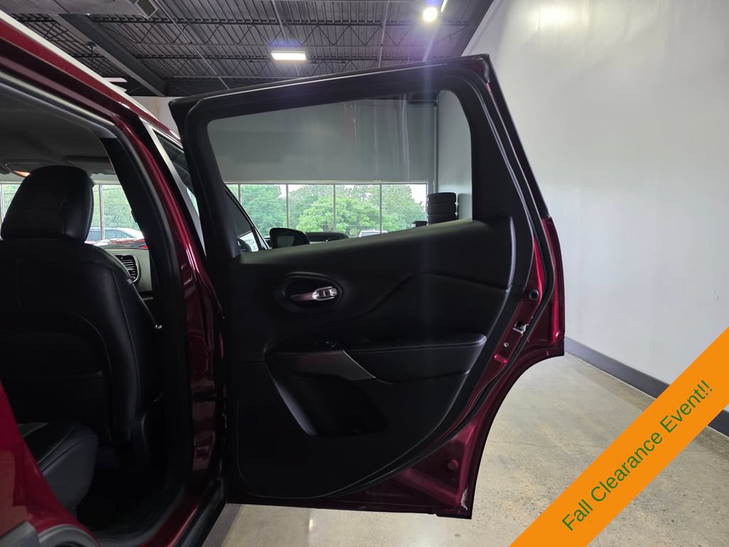 Used 2020 Jeep Cherokee Limited FWD image 25