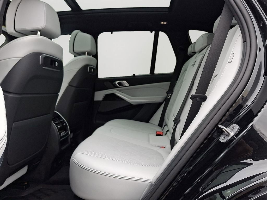 Used 2026 BMW X5 xDrive40i w/ M Sport Package image 8