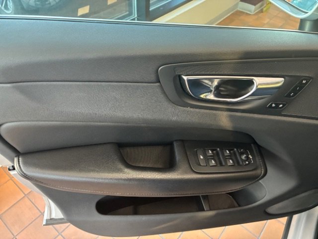 Used 2023 Volvo XC60 T8 Core w/ Climate Package image 18