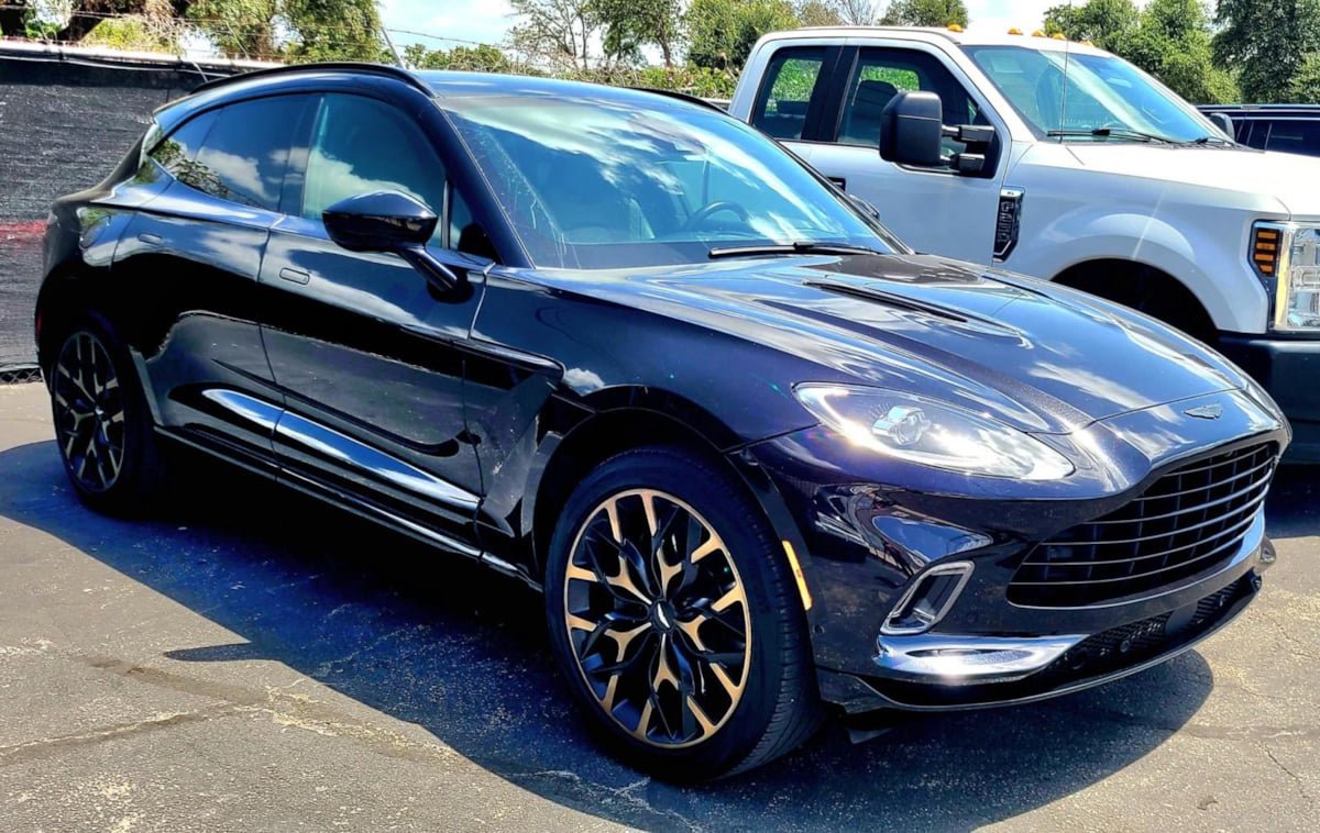 Used 2022 Aston Martin DBX AWD/4WD image 2