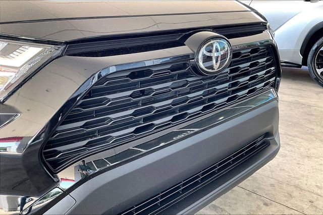 Used 2025 Toyota RAV4 LE AWD/4WD image 27