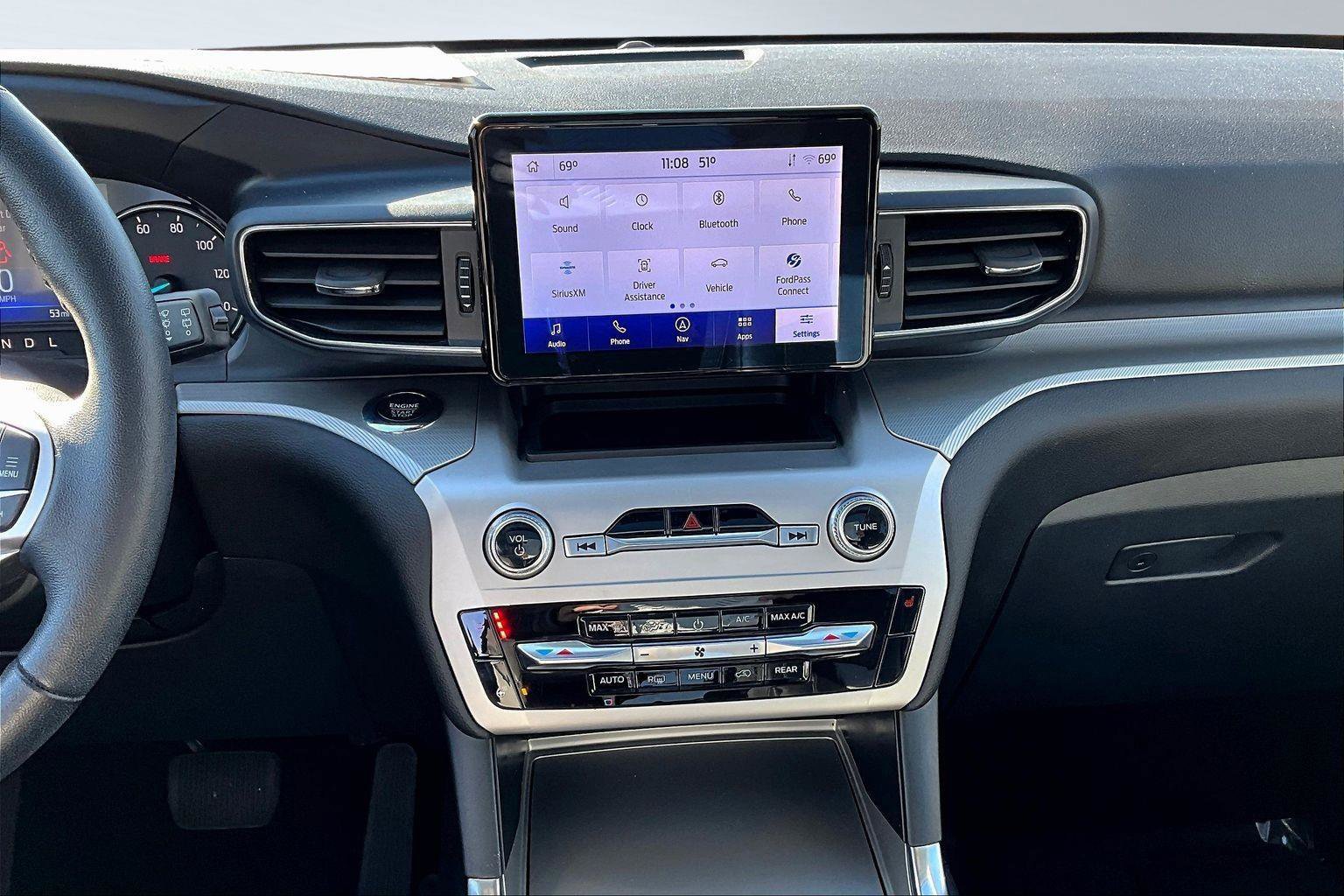 Used 2022 Ford Explorer XLT w/ Equipment Group 202A image 8