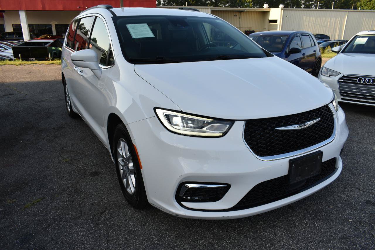 Used 2022 Chrysler Pacifica Touring-L FWD image 4