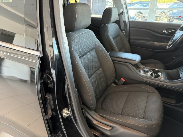 Used 2021 GMC Acadia SLE w/ Driver Convenience Package FWD image 19