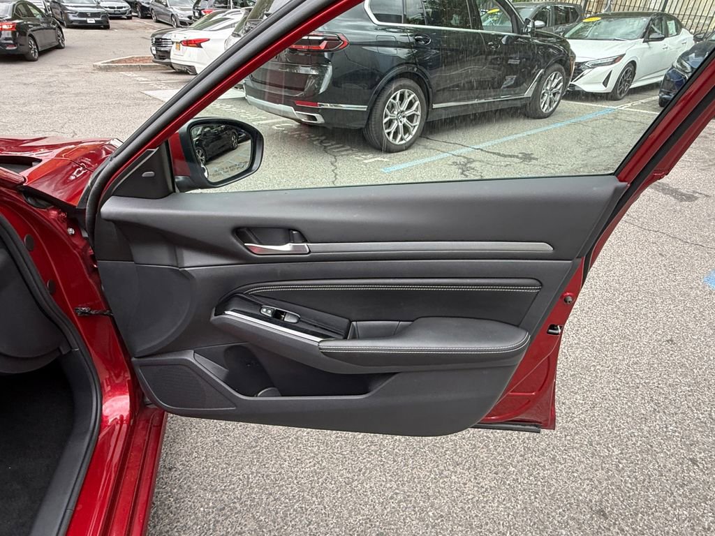Used 2023 Nissan Altima 2.5 SV w/ SV Premium Package AWD/4WD image 28