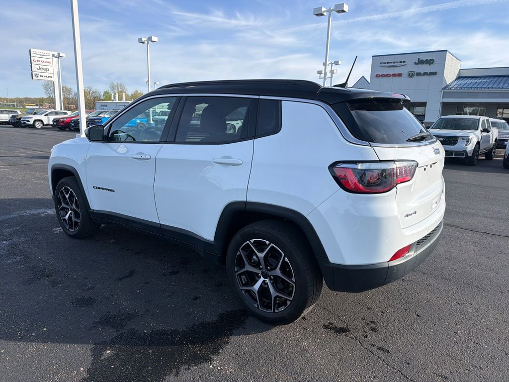 Used 2025 Jeep Compass Limited AWD/4WD image 3