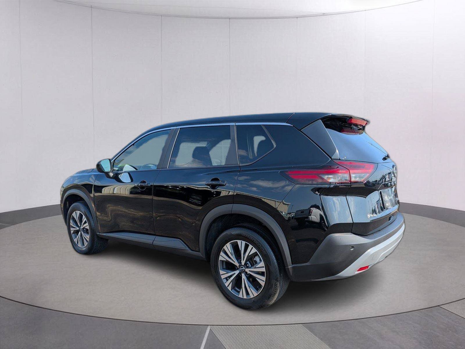Used 2023 Nissan Rogue SV AWD/4WD image 3