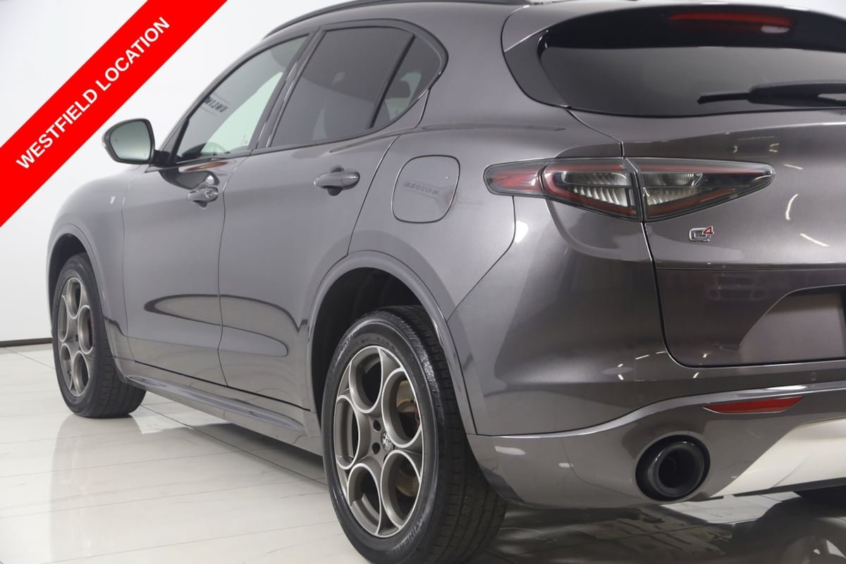 Used 2024 Alfa Romeo Stelvio Ti AWD/4WD image 27