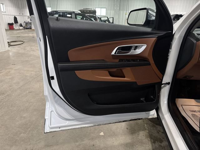 Used 2016 Chevrolet Equinox LTZ w/ Enhanced Convenience Package image 19