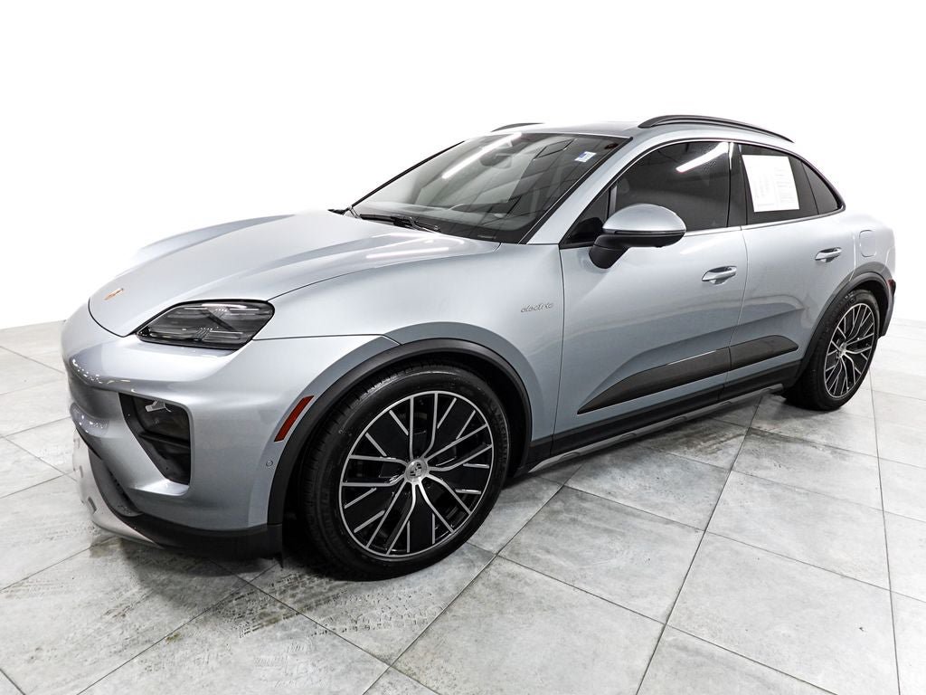 Used 2025 Porsche Macan 4 Electric AWD/4WD image 4