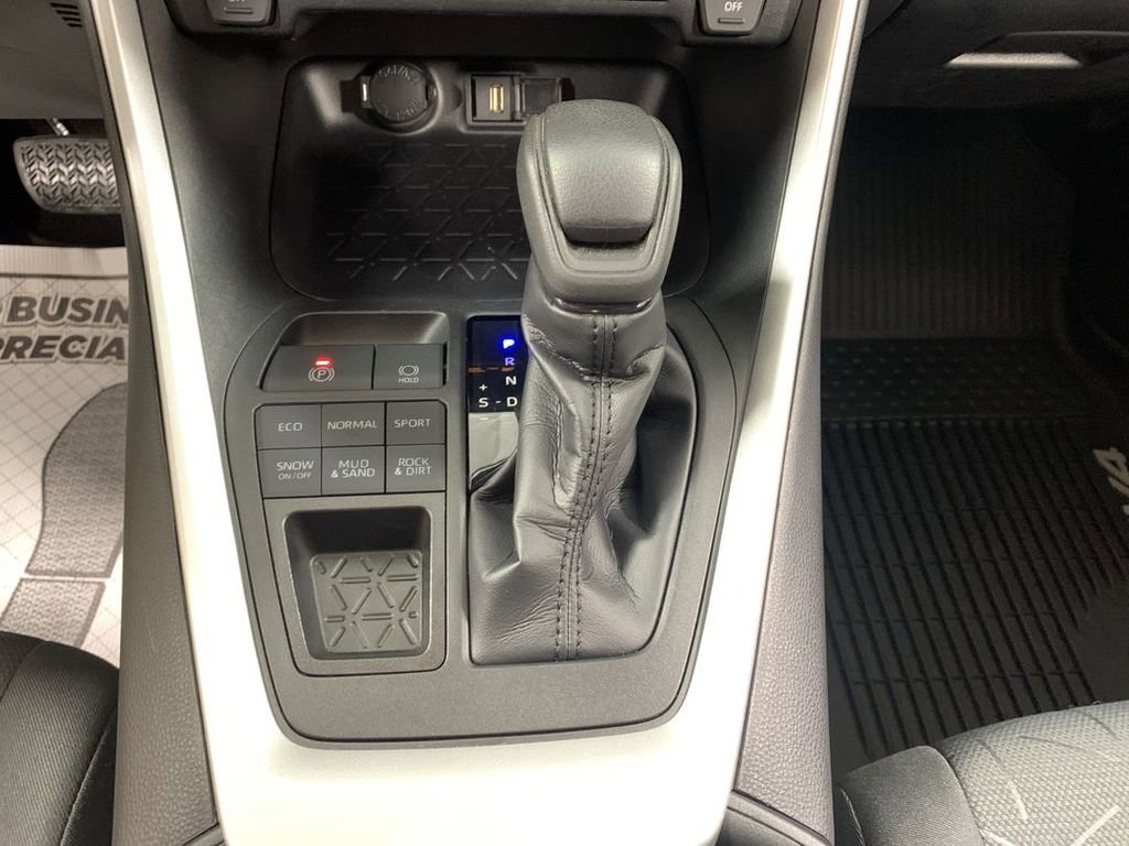 Used 2020 Toyota RAV4 XLE w/ All Weather Liner Package AWD/4WD image 17
