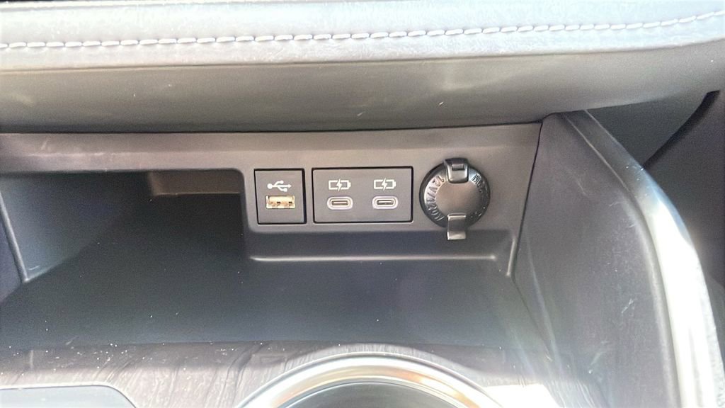 Used 2024 Toyota Highlander Limited image 18