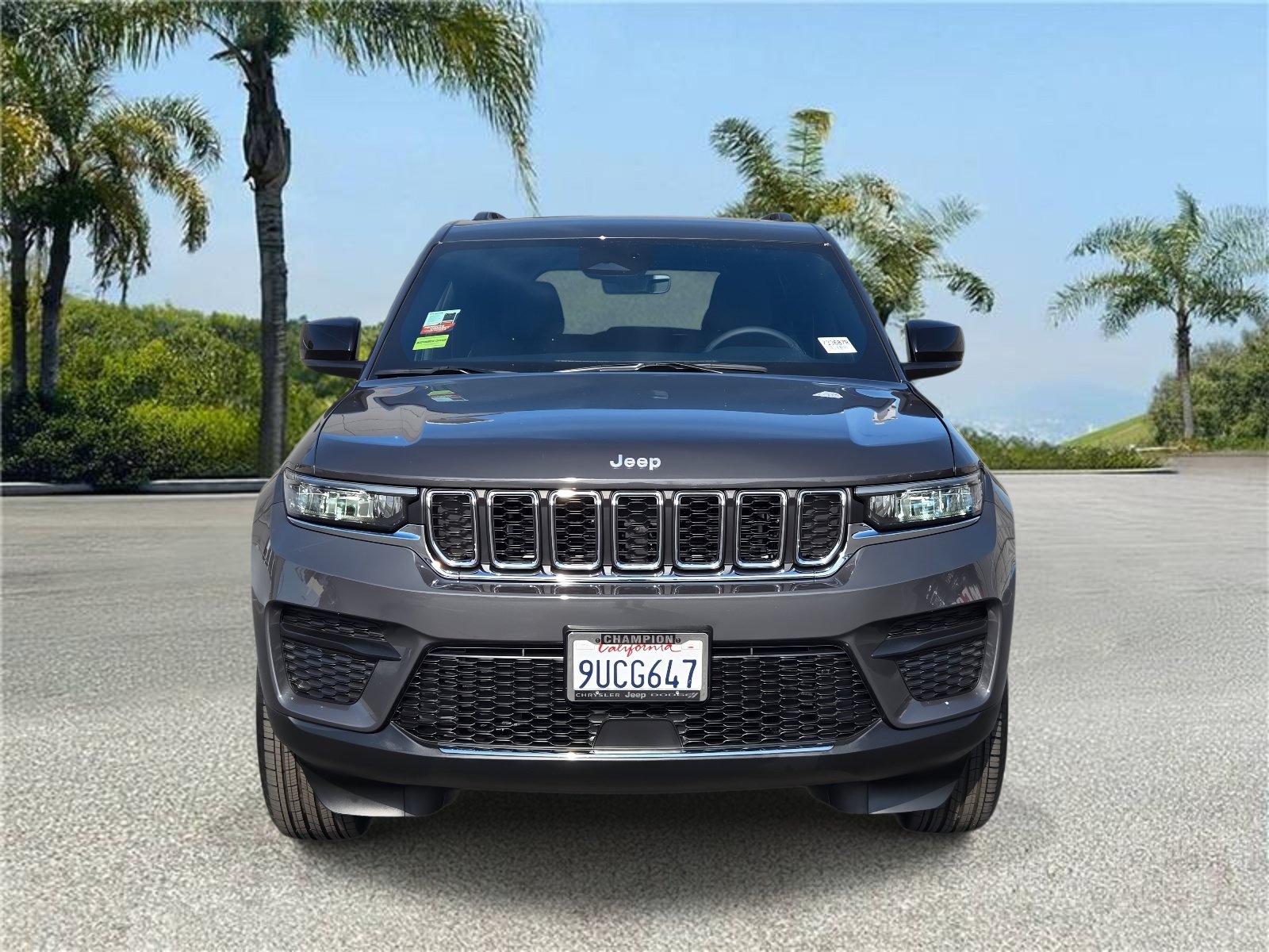Used 2025 Jeep Grand Cherokee Laredo X RWD image 3