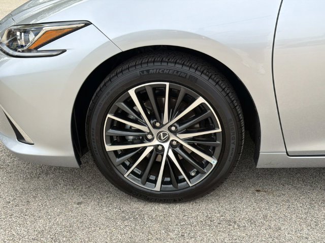 Certified 2024 Lexus ES 350 w/ Premium Package FWD image 10