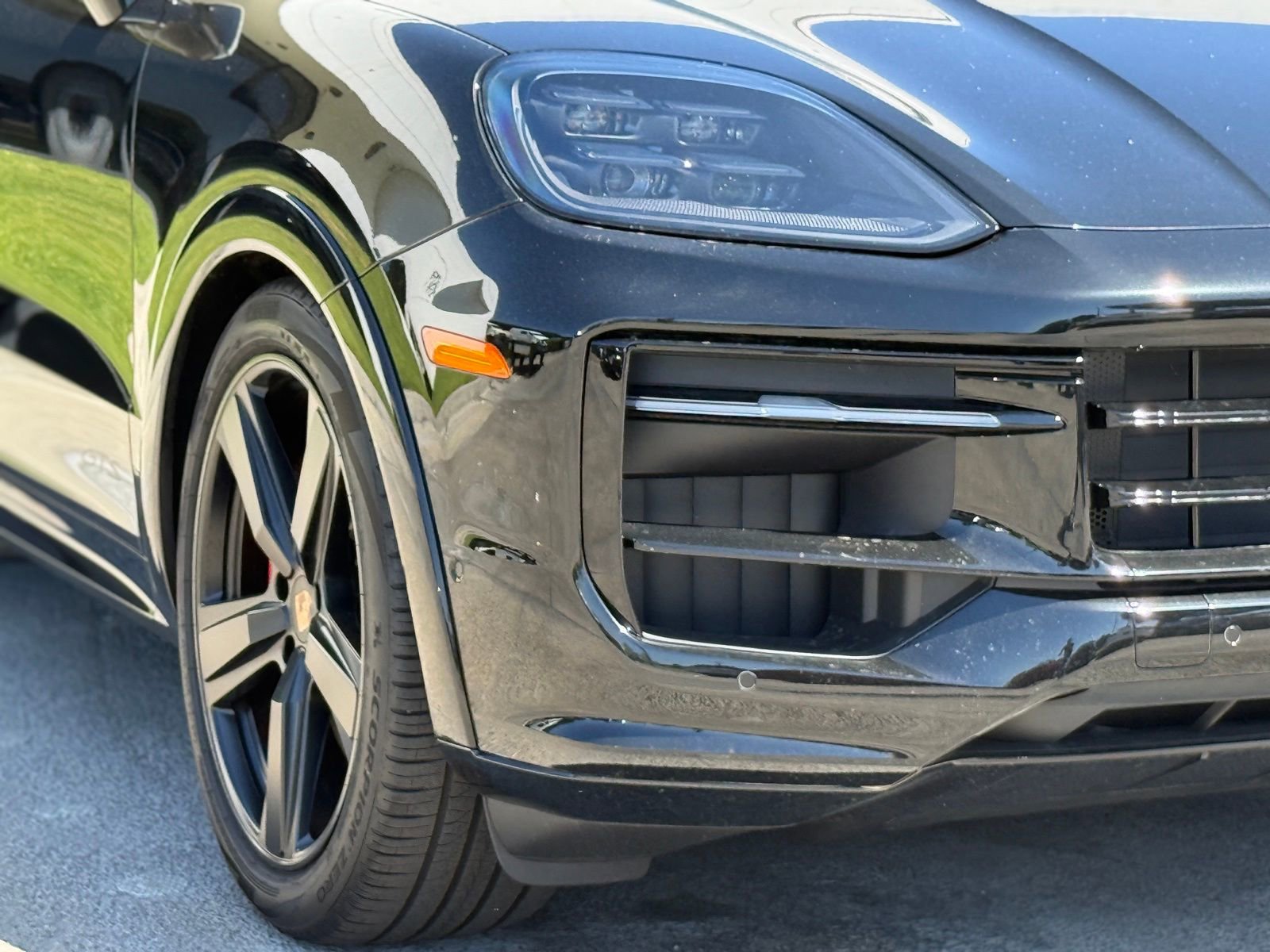 Used 2025 Porsche Cayenne GTS image 9